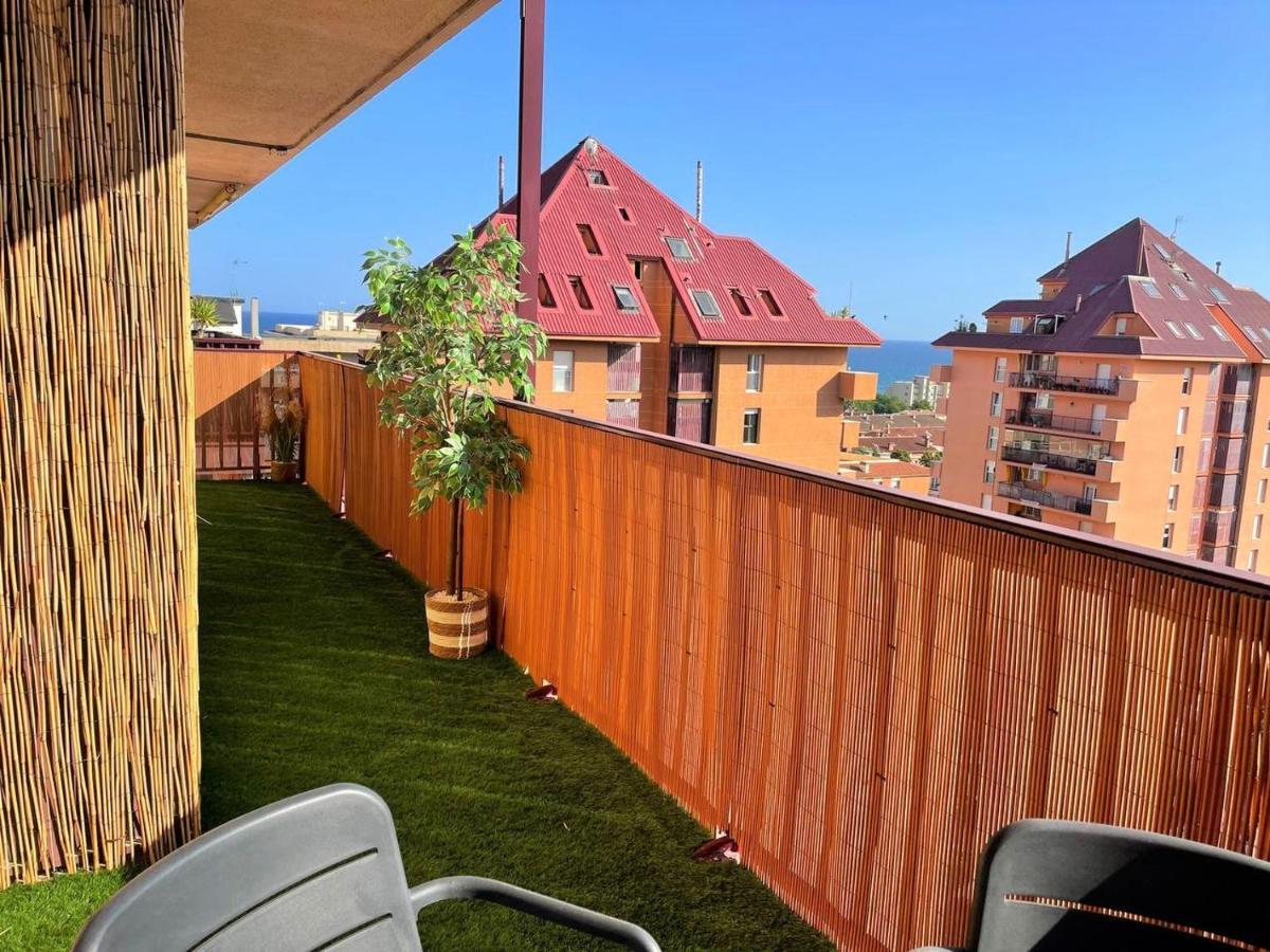 Apartamento Con Piscina Y Gran Terraza Con Vistas - Muy Cerca De La Playa, El Centro Y La Estacion Vilassar De Mar Exterior foto