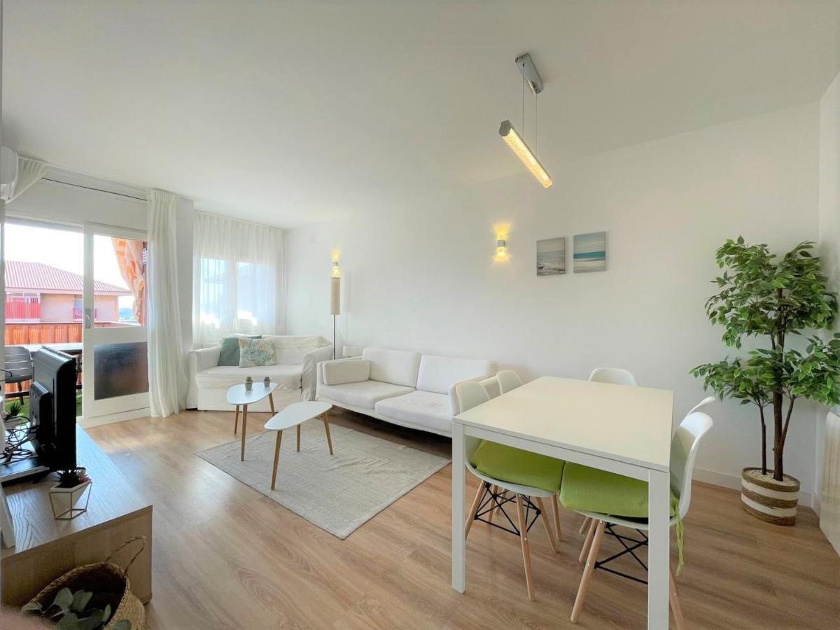 Apartamento Con Piscina Y Gran Terraza Con Vistas - Muy Cerca De La Playa, El Centro Y La Estacion Vilassar De Mar Exterior foto