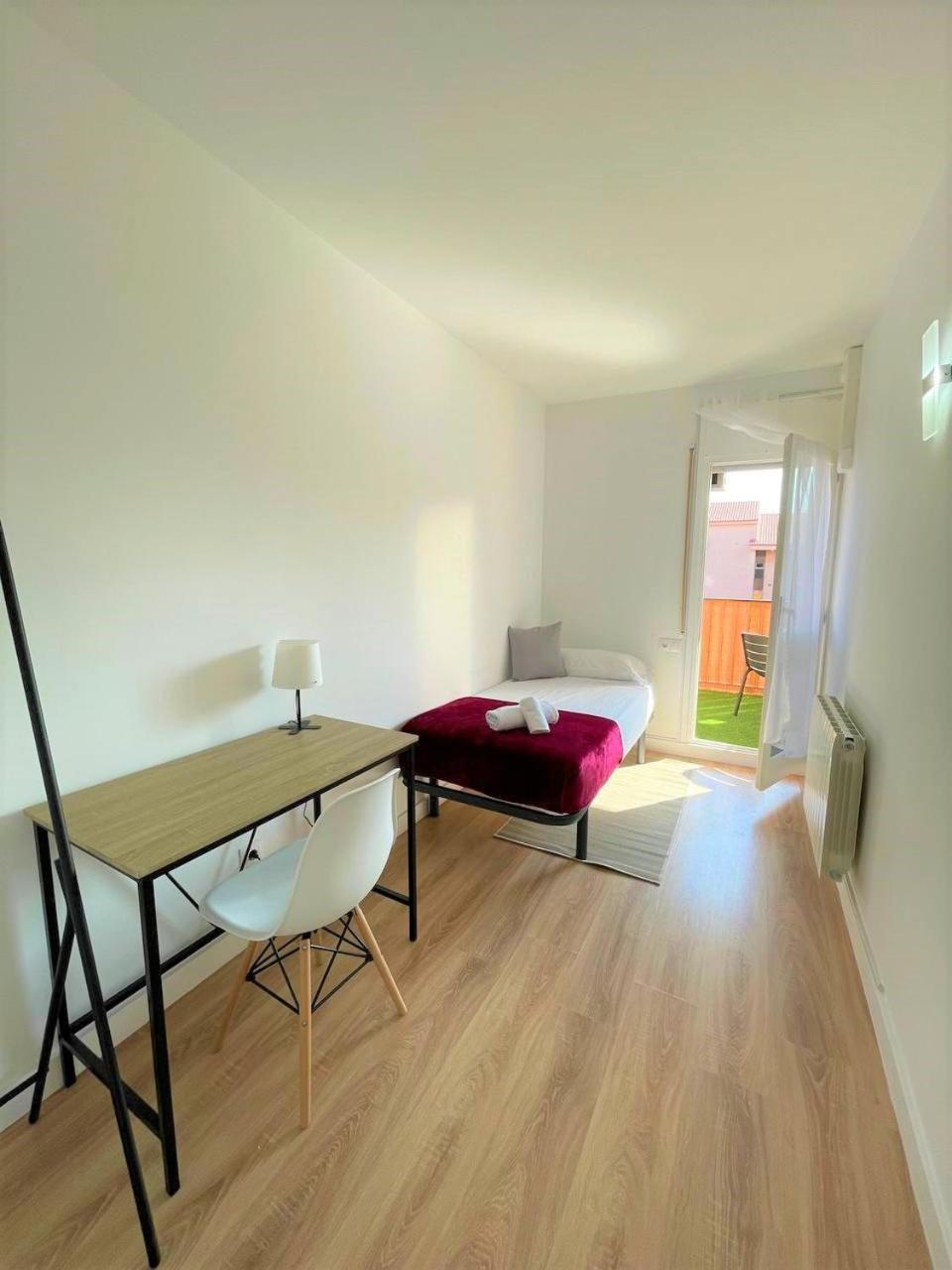 Apartamento Con Piscina Y Gran Terraza Con Vistas - Muy Cerca De La Playa, El Centro Y La Estacion Vilassar De Mar Exterior foto