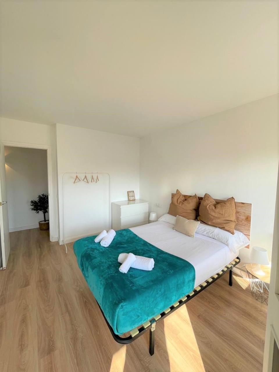 Apartamento Con Piscina Y Gran Terraza Con Vistas - Muy Cerca De La Playa, El Centro Y La Estacion Vilassar De Mar Exterior foto