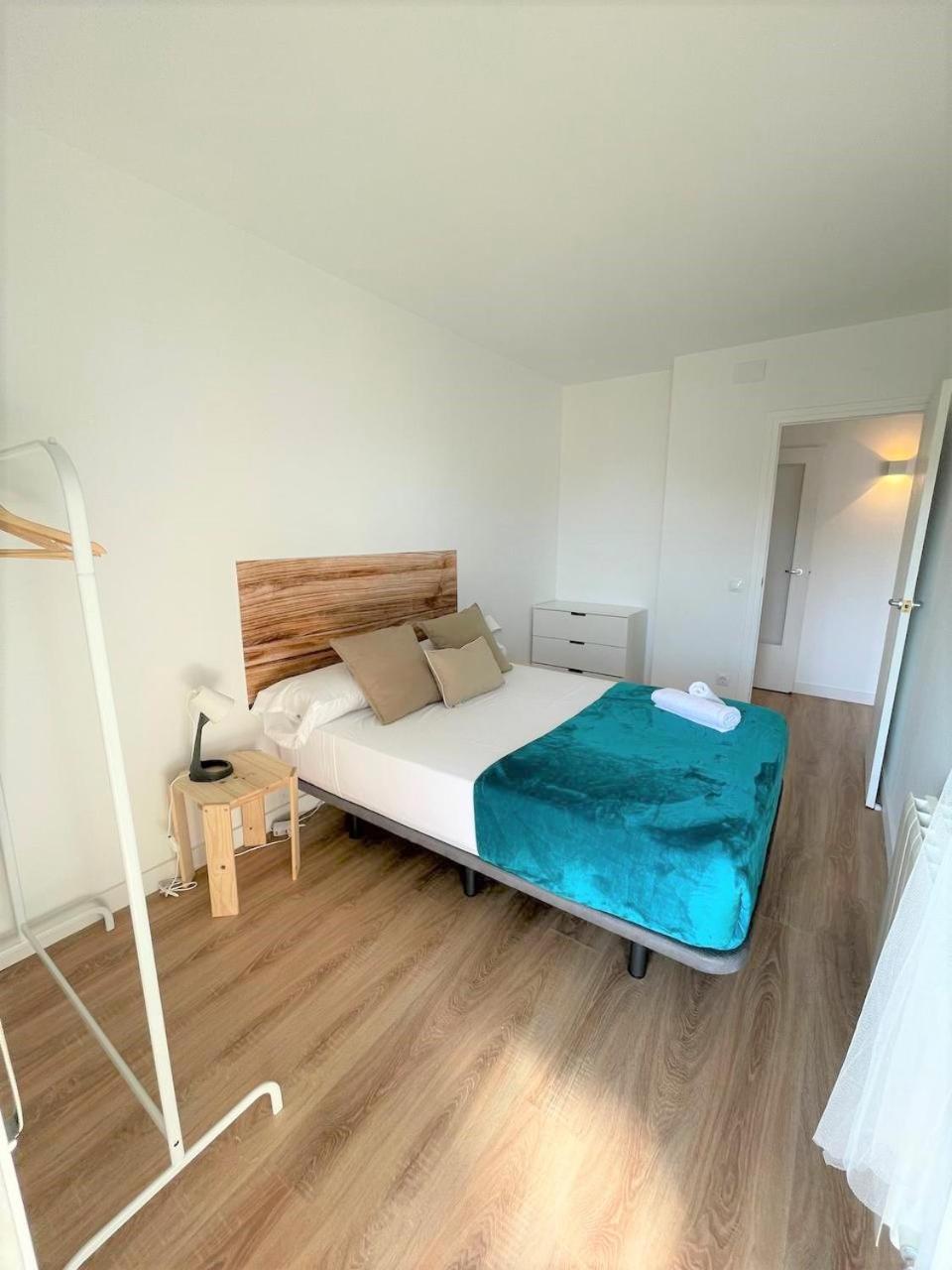 Apartamento Con Piscina Y Gran Terraza Con Vistas - Muy Cerca De La Playa, El Centro Y La Estacion Vilassar De Mar Exterior foto