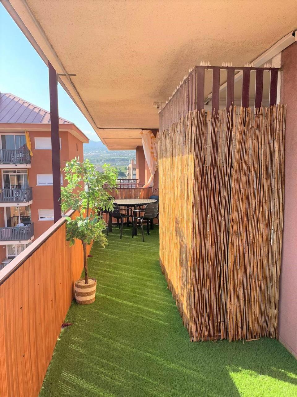 Apartamento Con Piscina Y Gran Terraza Con Vistas - Muy Cerca De La Playa, El Centro Y La Estacion Vilassar De Mar Exterior foto